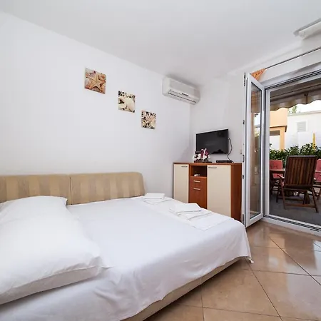 3 Apartahotel Promajna