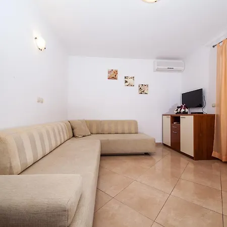 3 Apartahotel Promajna