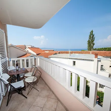 3 Aparthotel Promajna