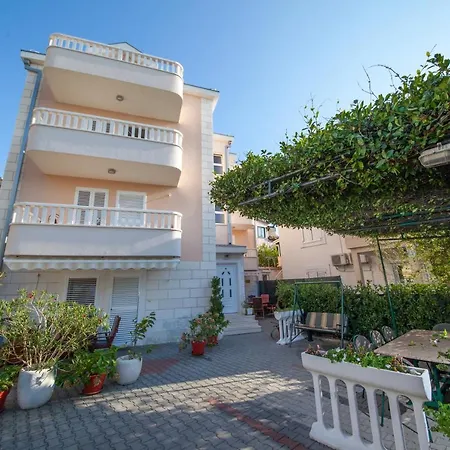 3 Aparthotel